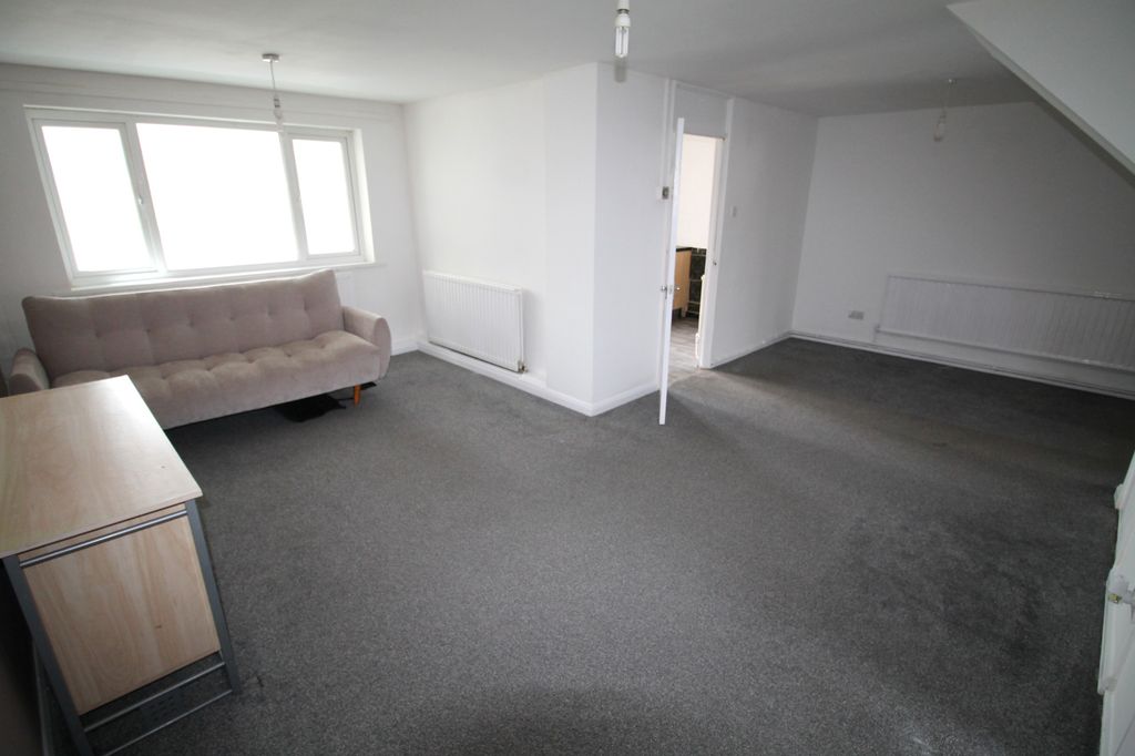 Property photo 3 of 10 Living Room (2)