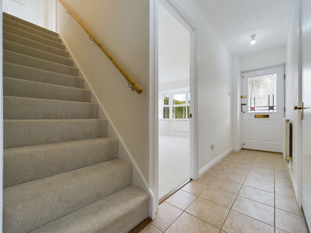 Property photo 3 of 21 Frot Door Hall