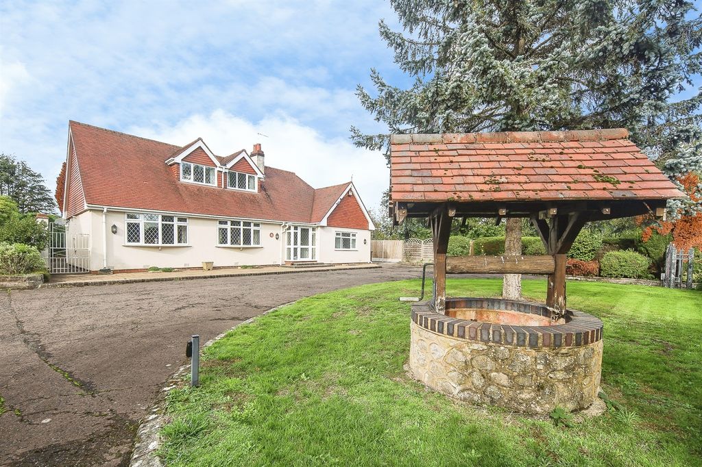 Property photo 2 of 31