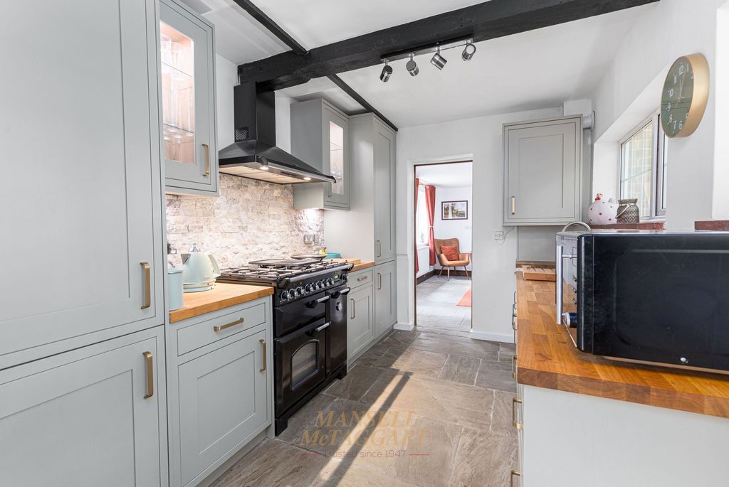 Property photo 2 of 32