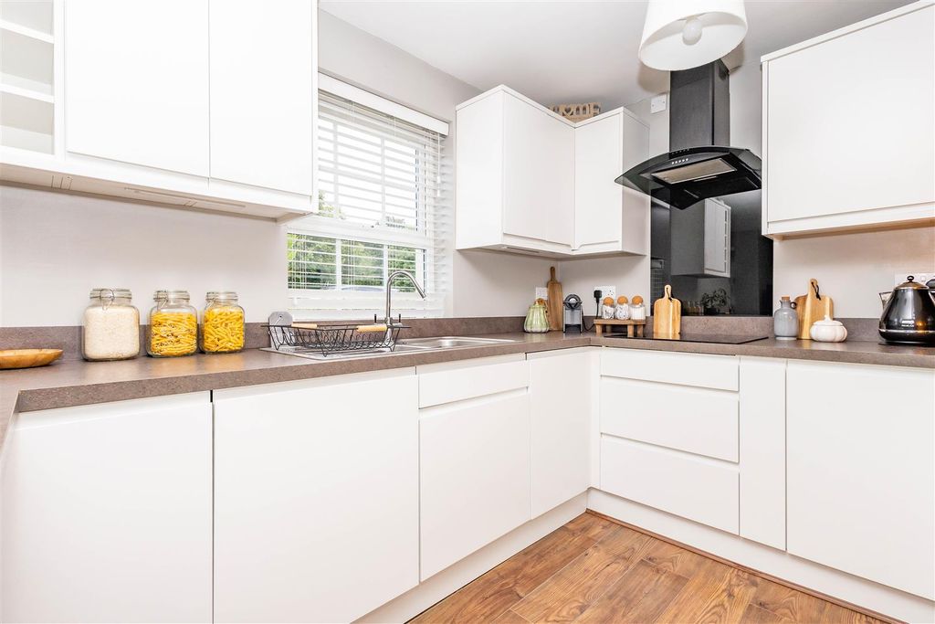 Property photo 3 of 14 Kitchen