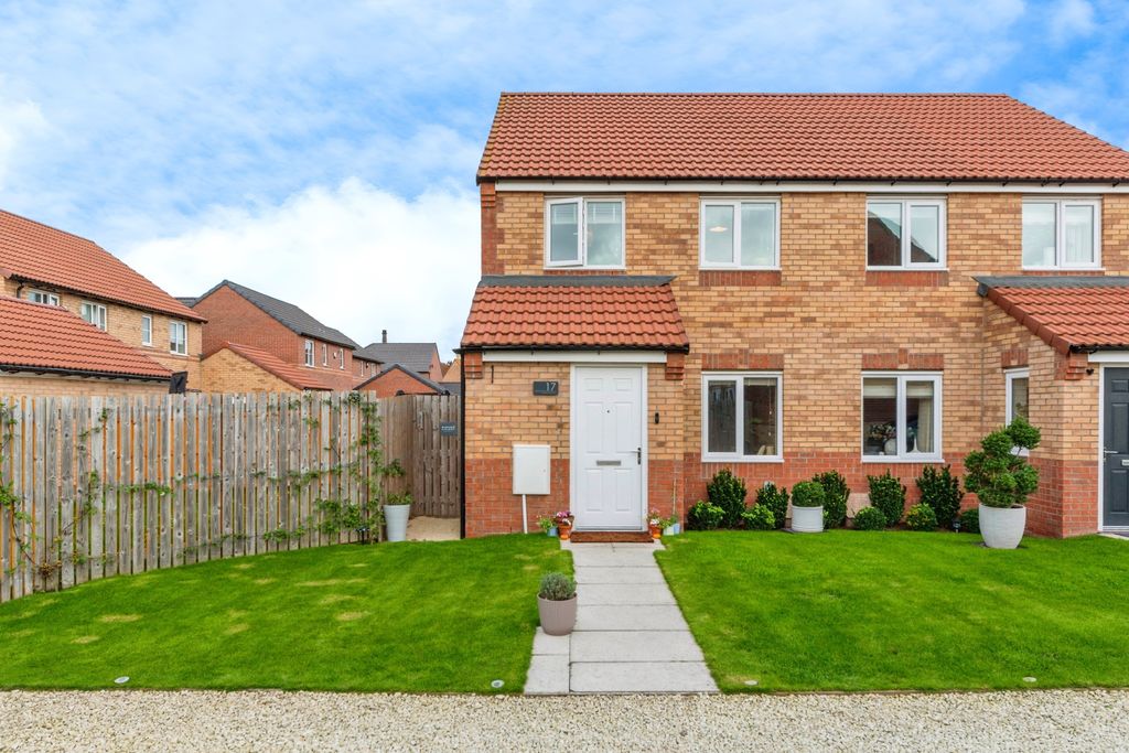 Property photo 2 of 18 17_Poppy_Avenue-26