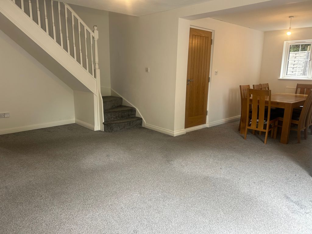 Property photo 3 of 11 Living Room