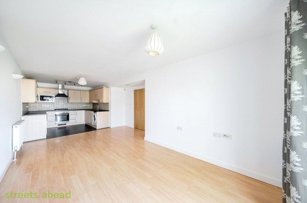 Property photo 3 of 17 79032F2F-B39A-48B...