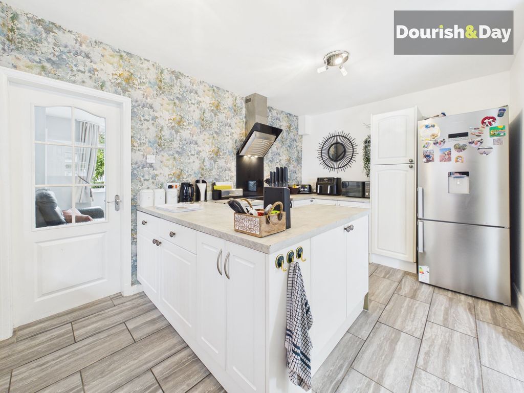 Property photo 2 of 27