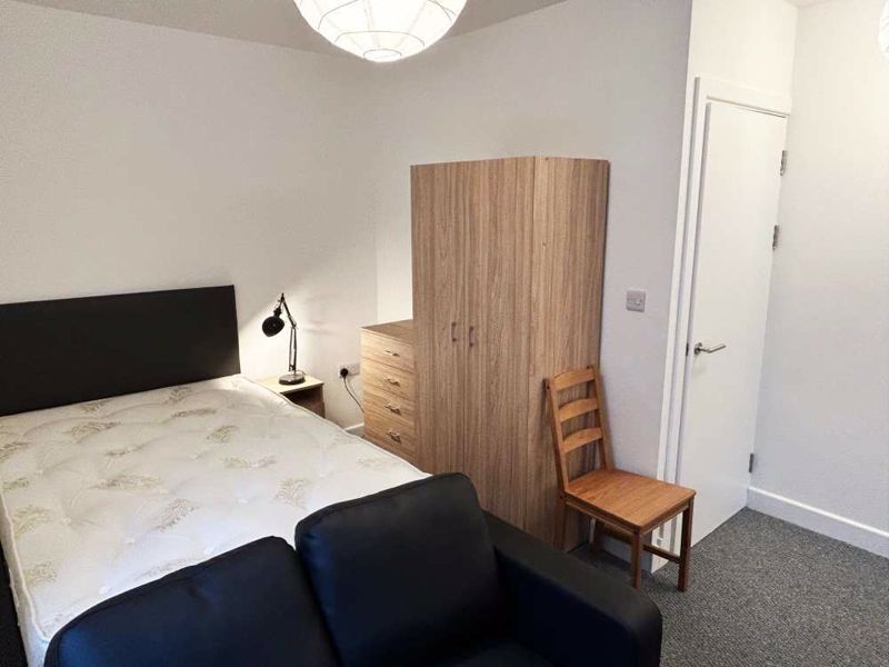 Property photo 3 of 8 Bedroom Area