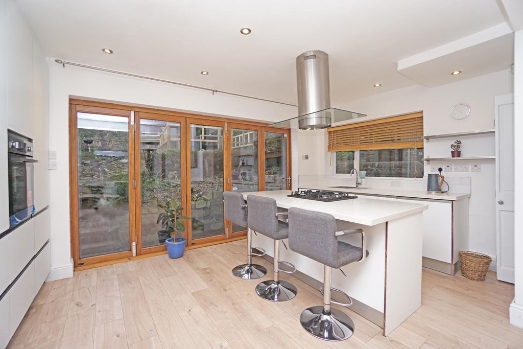 Property photo 3 of 16 Dining Kitchen