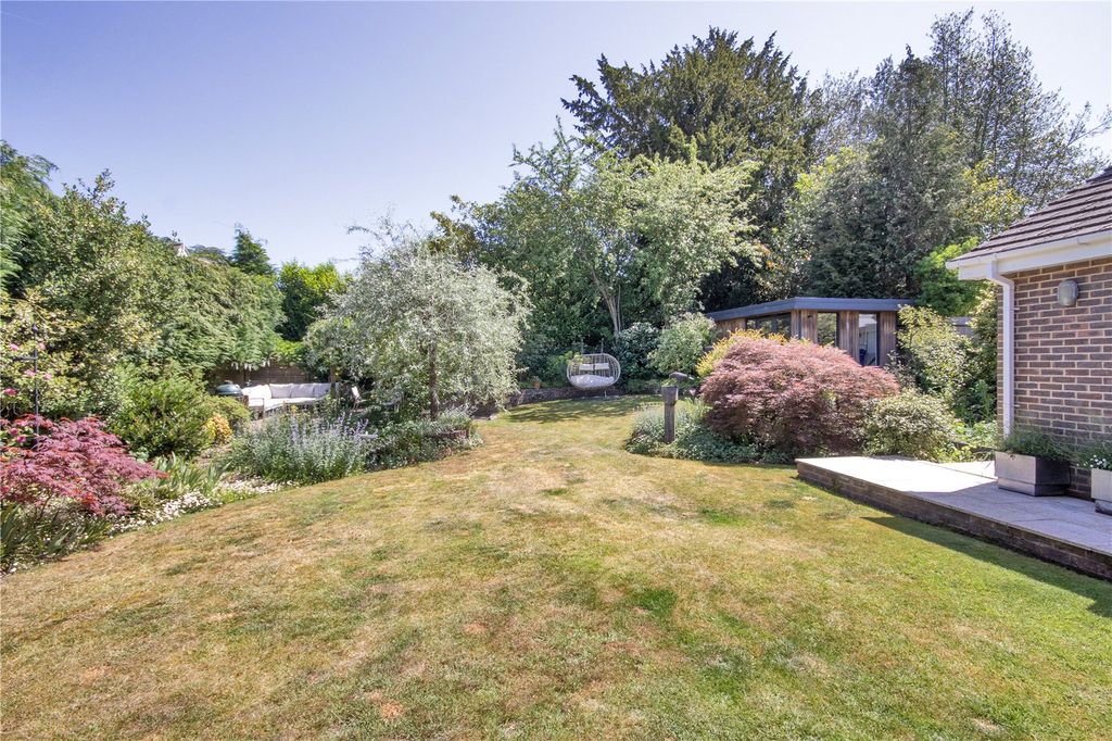 Property photo 2 of 21 Gardens