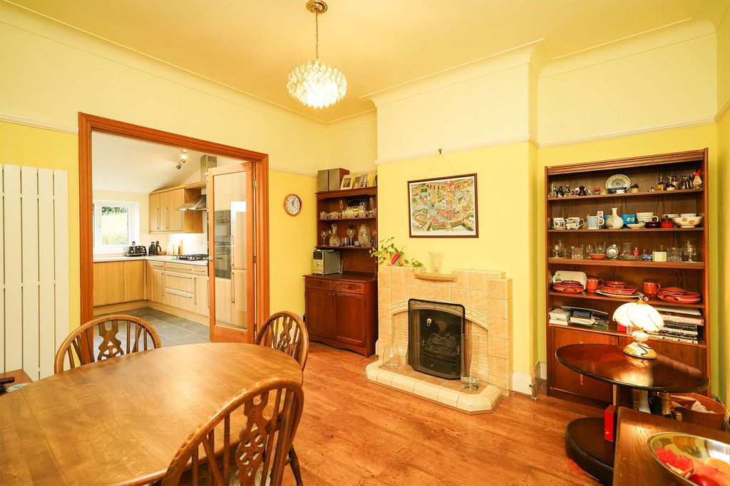 Property photo 3 of 14 Dining Room