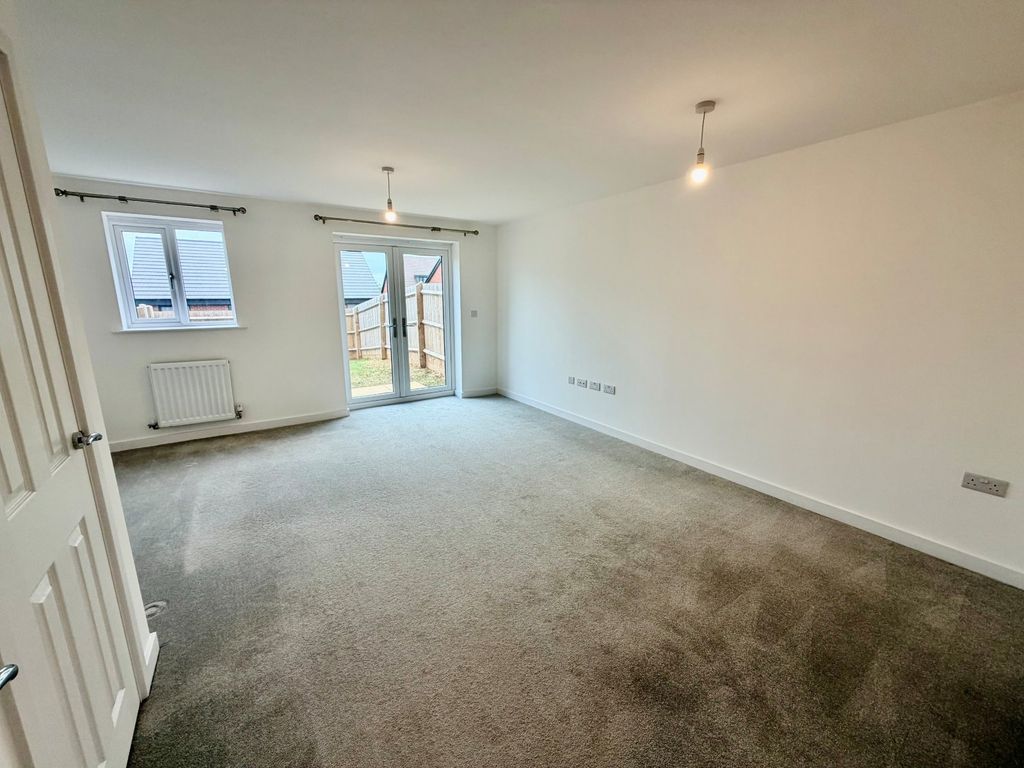 Property photo 2 of 11 Picture No. 12