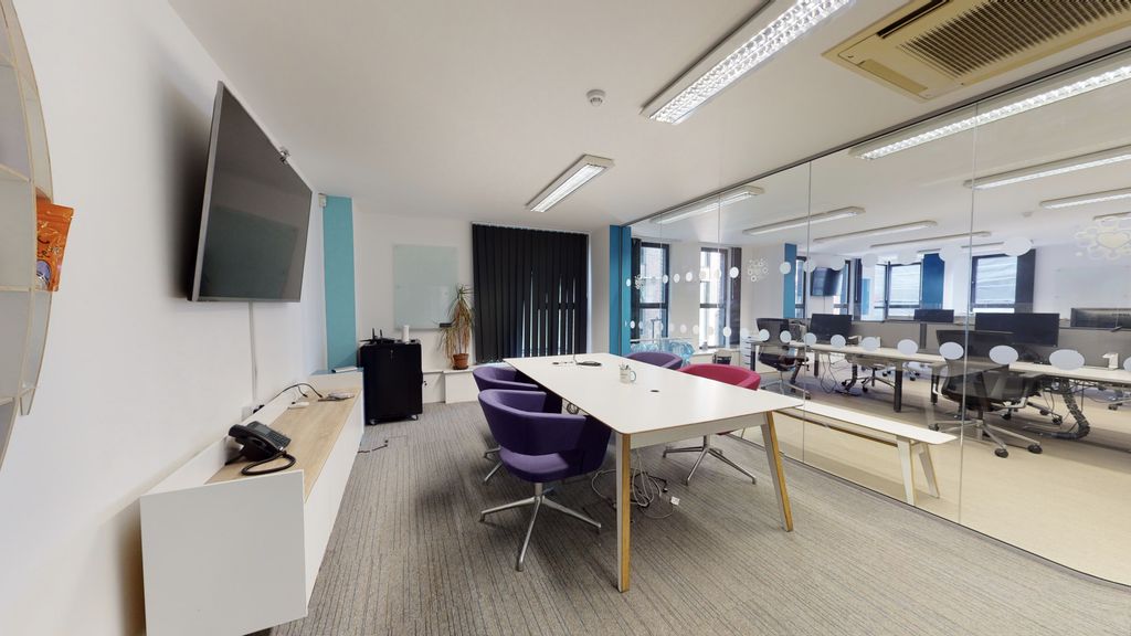 Property photo 3 of 12 Boardroom