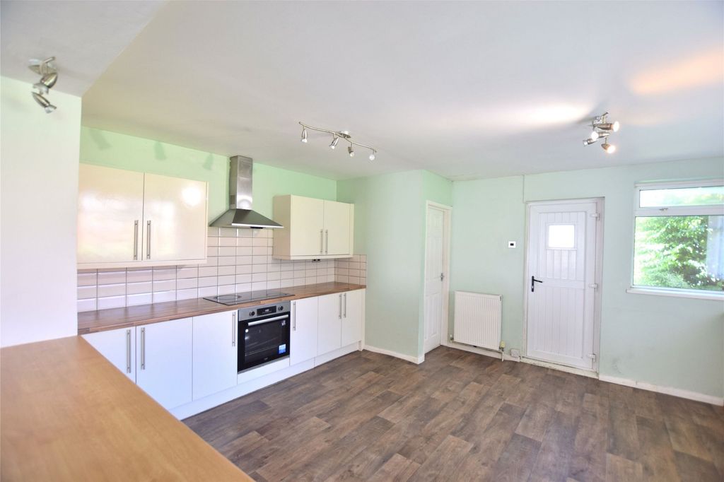 Property photo 1 of 9 Kitchen
