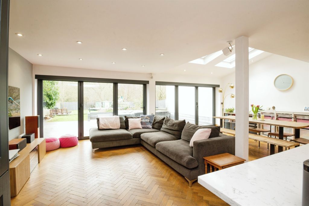 Property photo 3 of 21