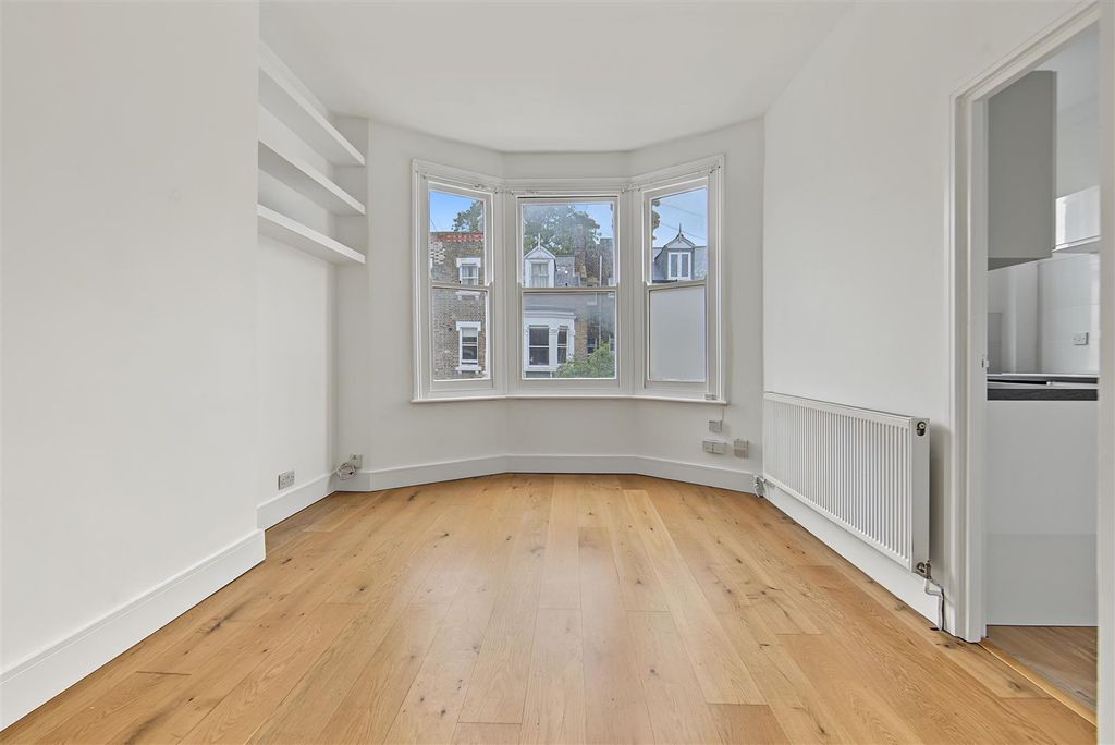 Property photo 1 of 11 Fff, 54 Brailsford Road Sw2 2Tf-4.Jpg