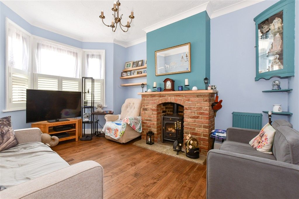 Property photo 2 of 17 Lounge