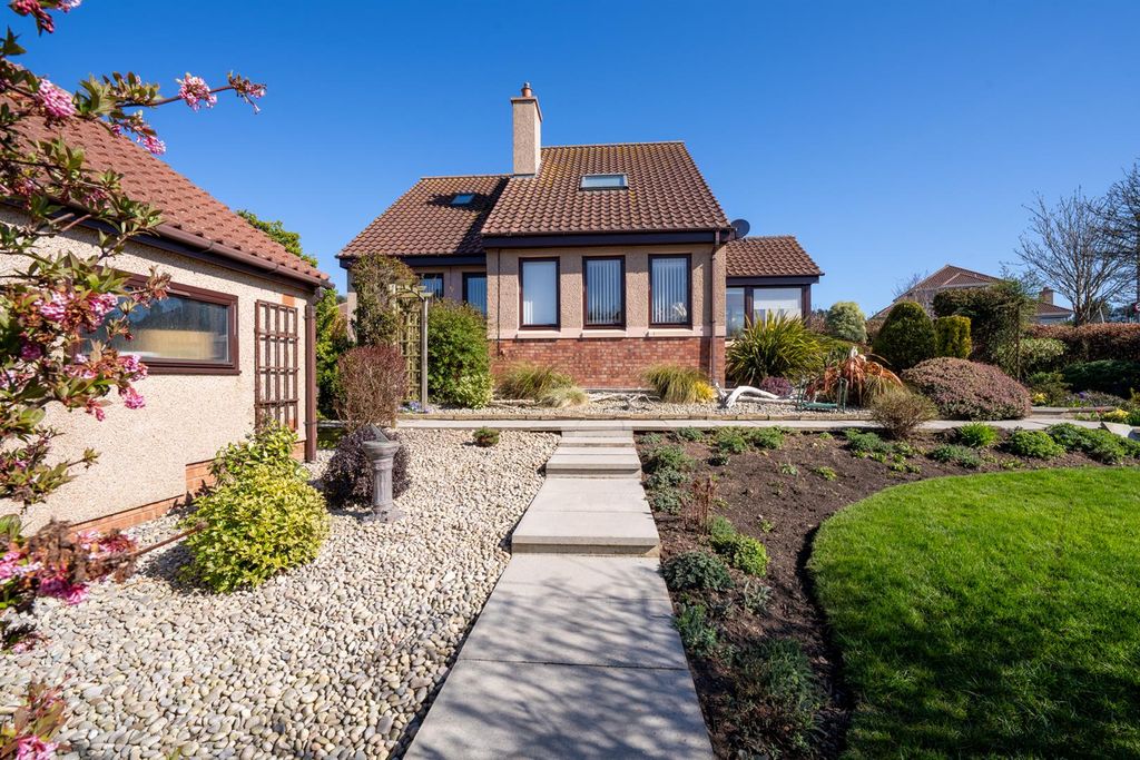 Property photo 2 of 25 10 Gunsgreen Park-01.Jpg