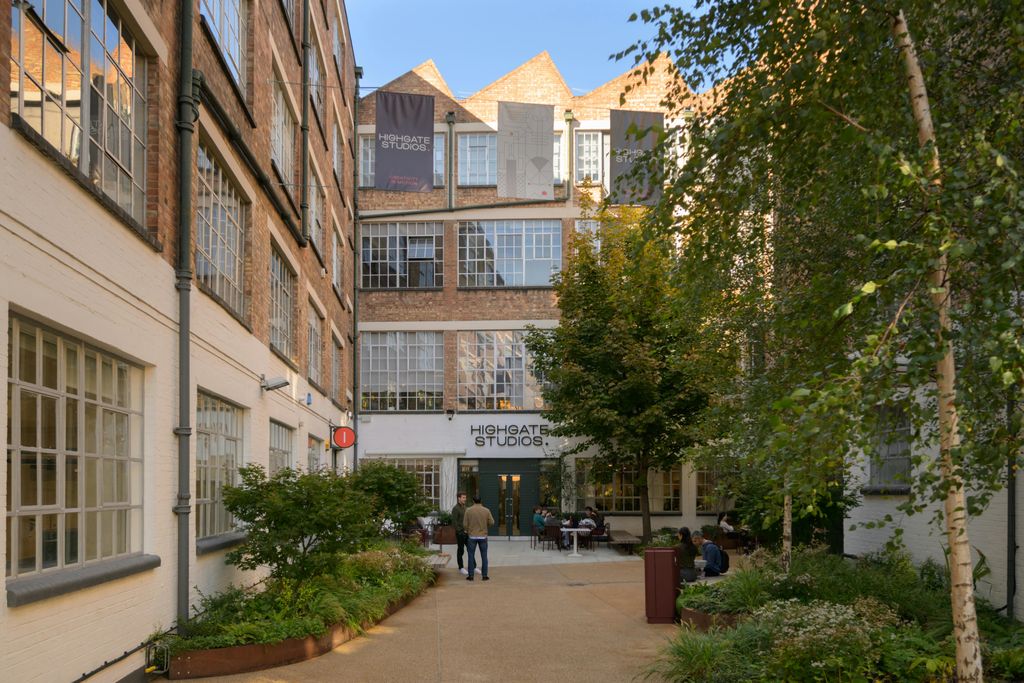 Property photo 2 of 16 Courtyard