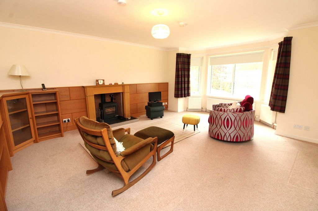 Property photo 3 of 25 Lounge