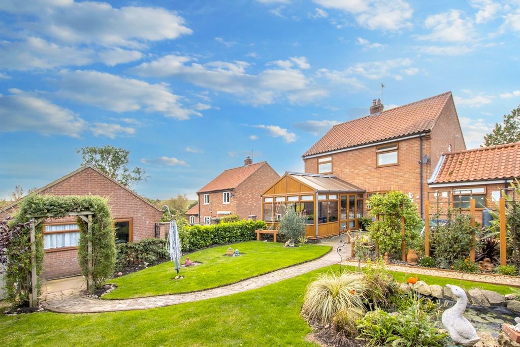 Property photo 2 of 25 3663125