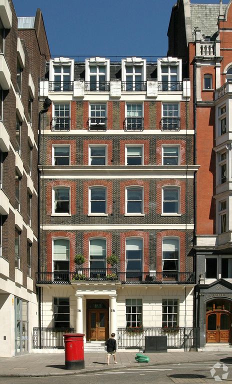 Property photo 2 of 10 Hanover Square Primary Image Costar.Jpg