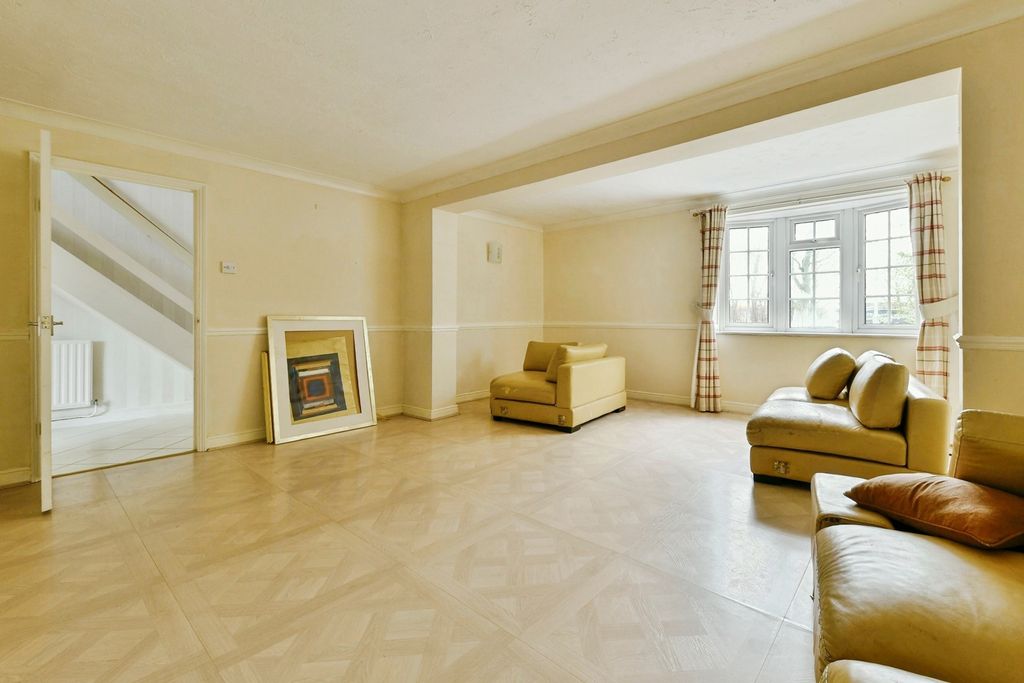 Property photo 2 of 35 Lounge