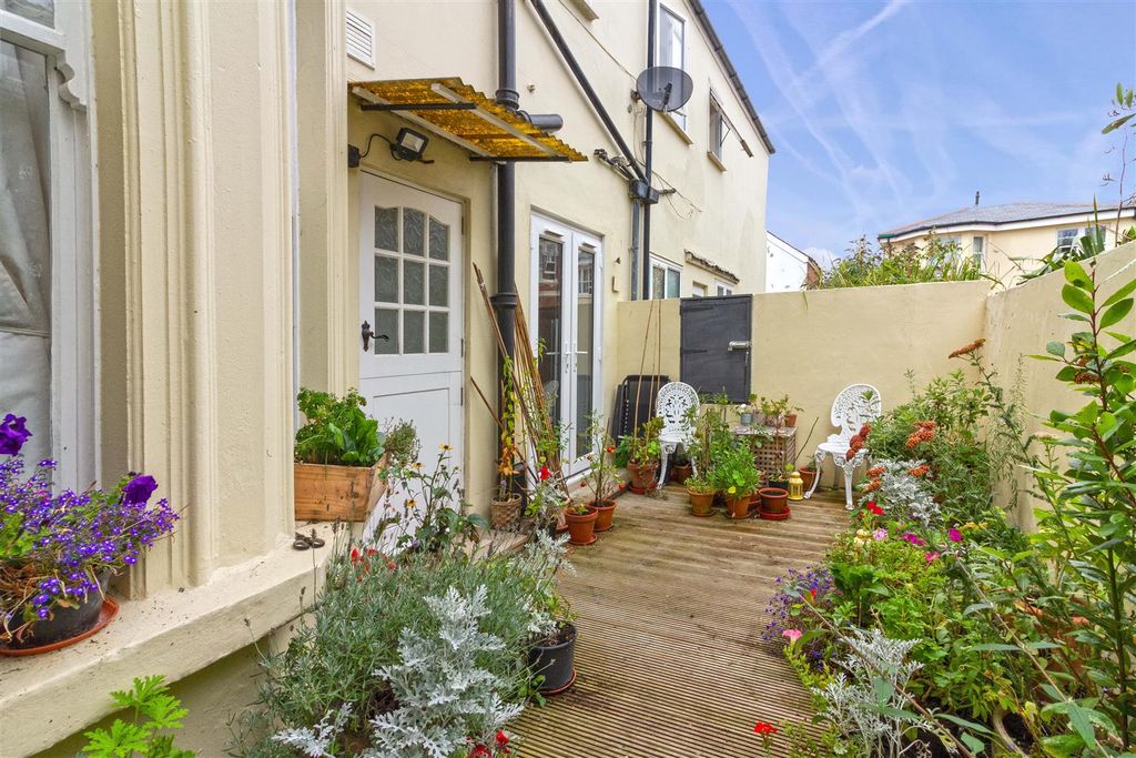 Property photo 2 of 12