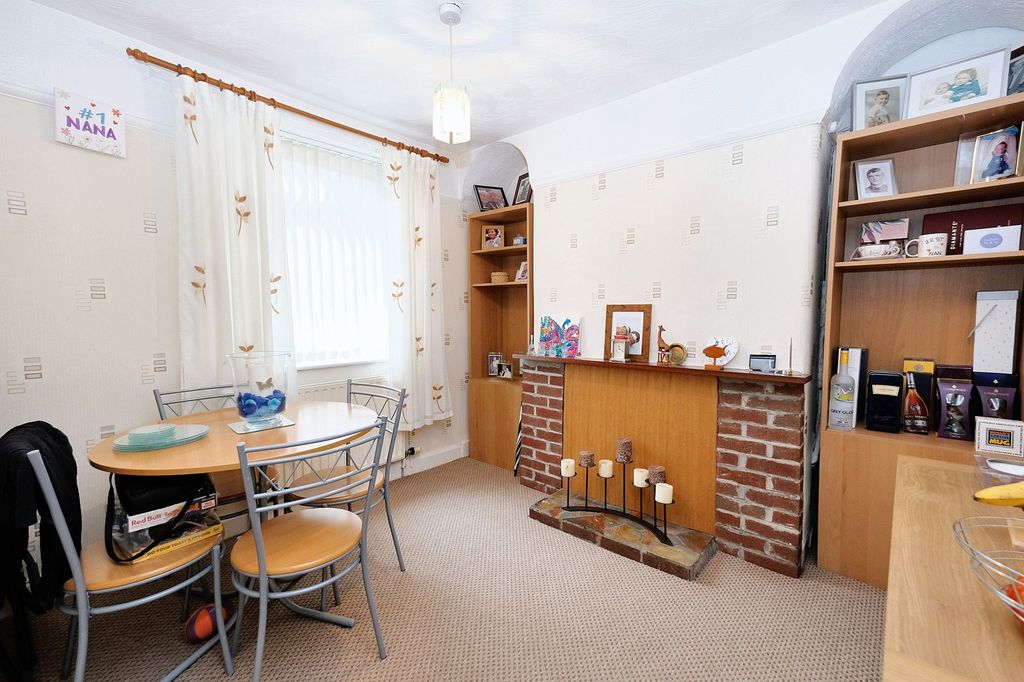 Property photo 3 of 18