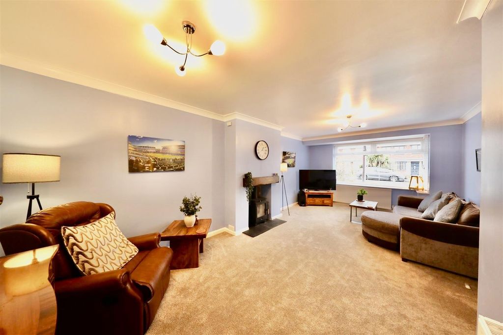 Property photo 2 of 20 Living Room