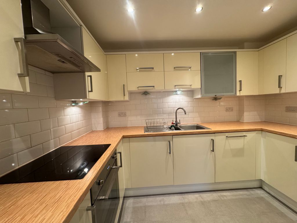 Property photo 1 of 8 Kitchen