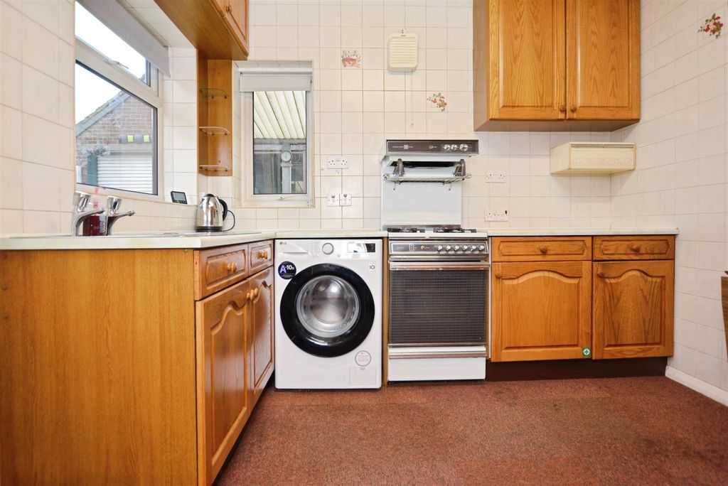 Property photo 3 of 25 Kitchen