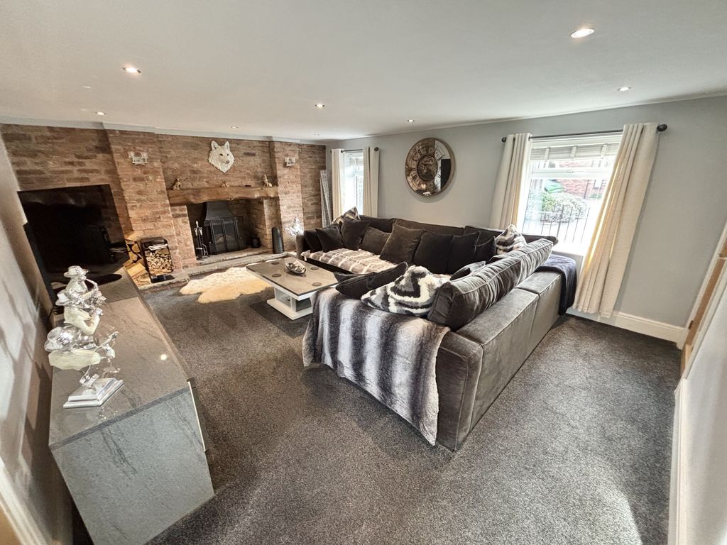 Property photo 3 of 31