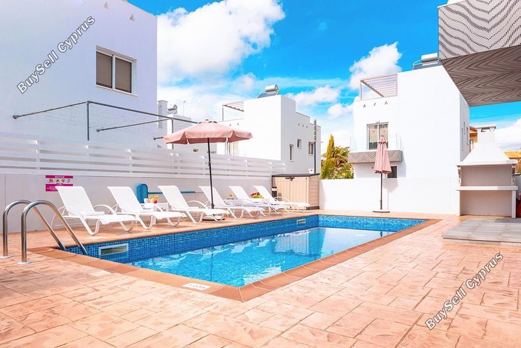 Property photo 2 of 26