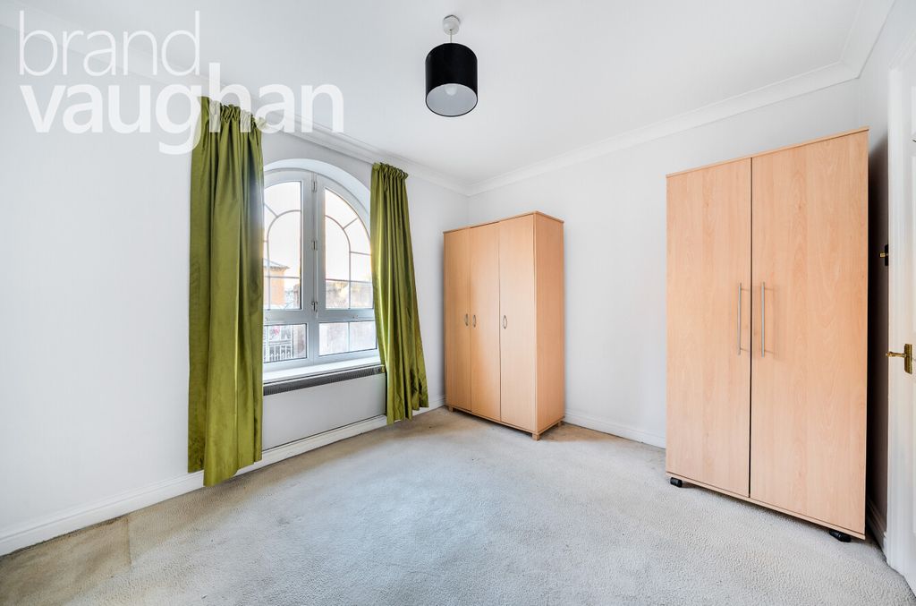 Property photo 3 of 9 Bedroom