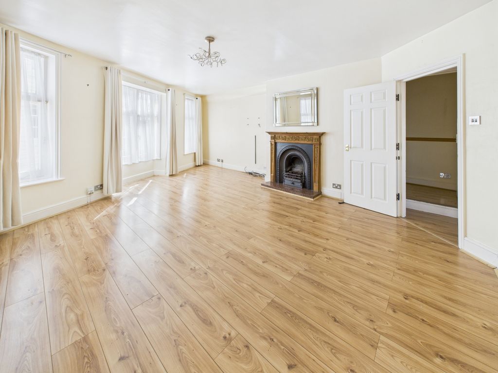 Property photo 2 of 36 Gallery
