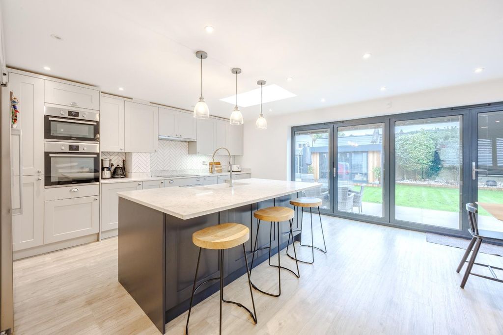 Property photo 3 of 35 Kitchen