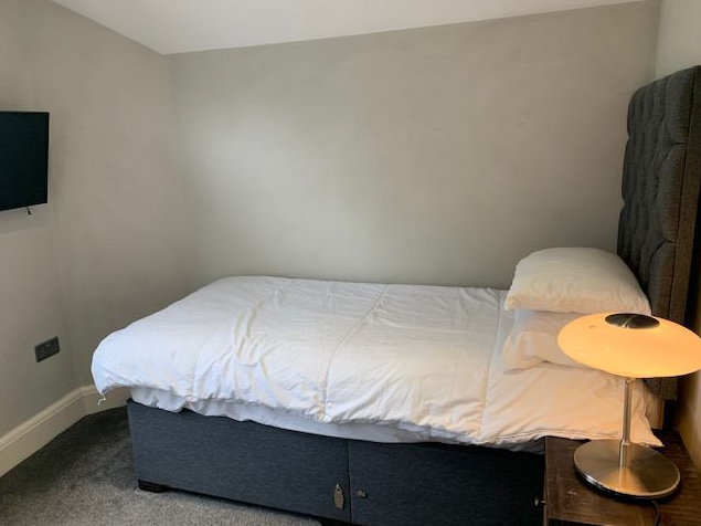 Property photo 2 of 5 Bedroom