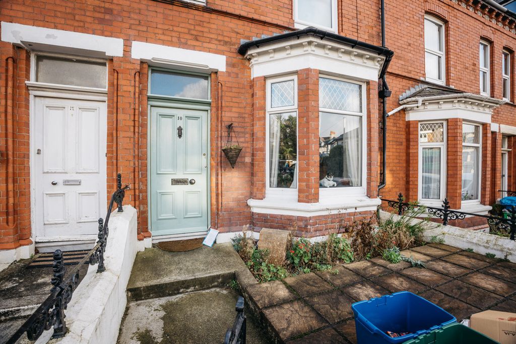 Property photo 2 of 32