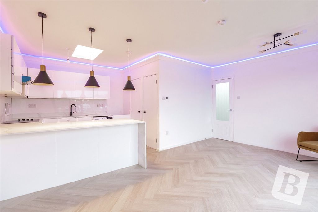 Property photo 1 of 11 Kitchen