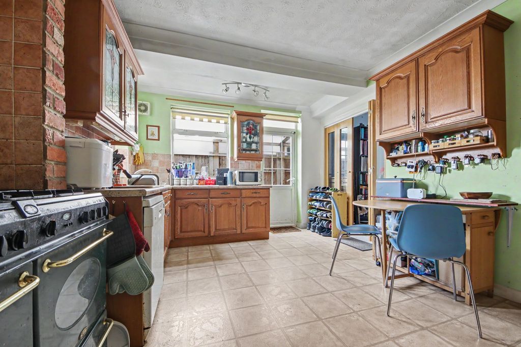 Property photo 3 of 23