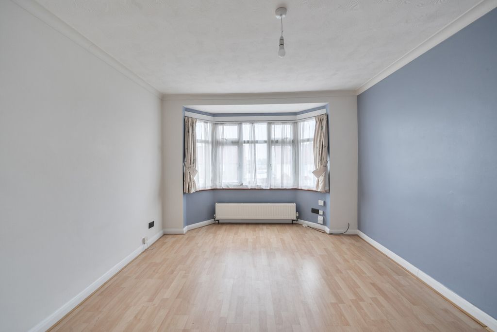 Property photo 3 of 18 1472018-14-6A2016...