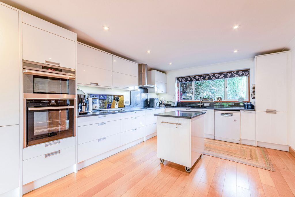 Property photo 3 of 26 Picture No. 17