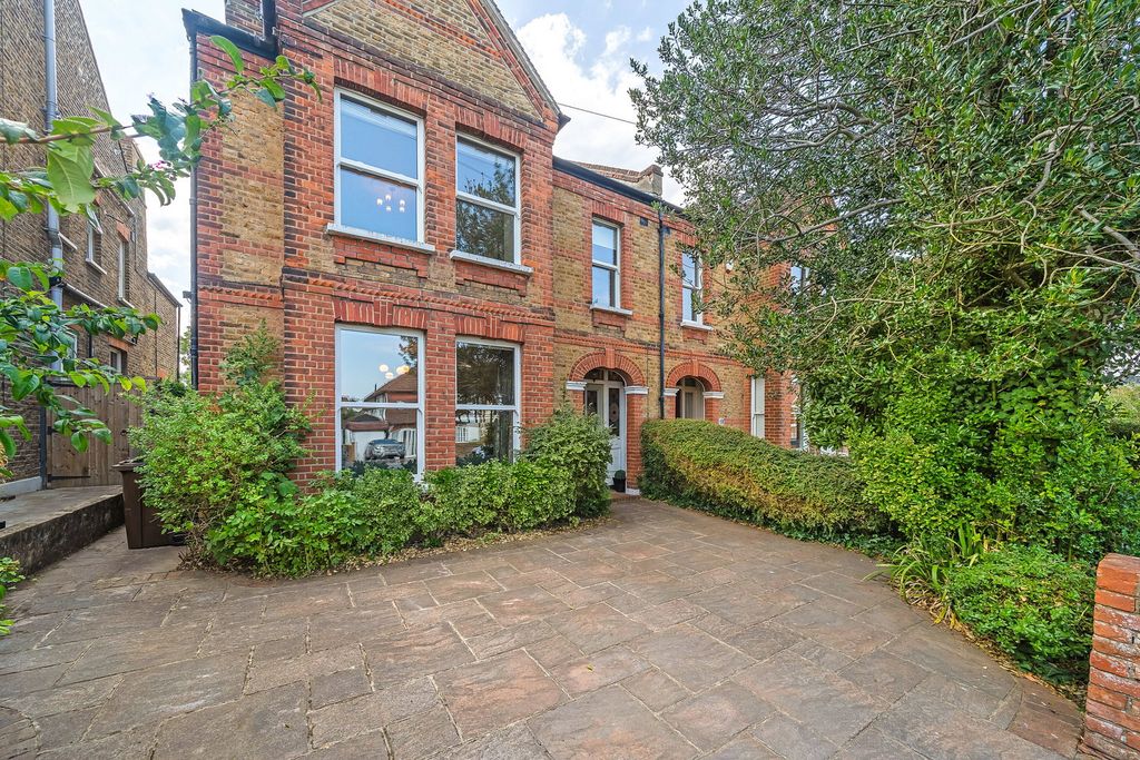 Property photo 2 of 28