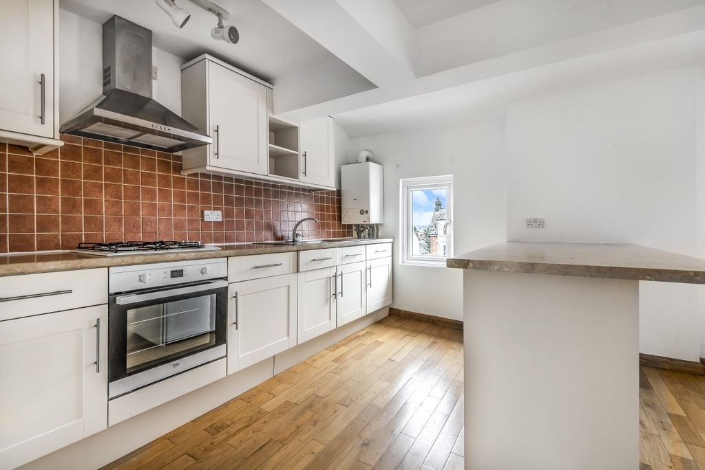 Property photo 2 of 6 Kitchen