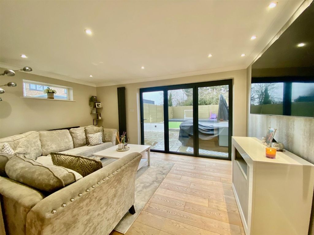 Property photo 3 of 32