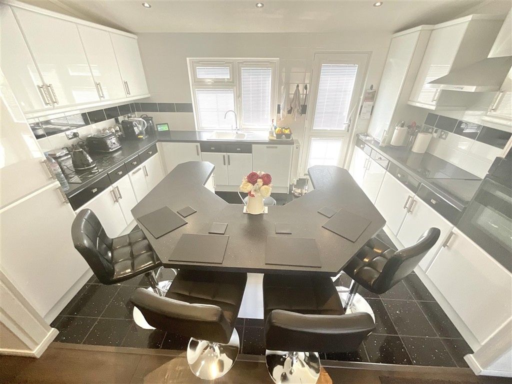 Property photo 3 of 14 Kitchen/Diner