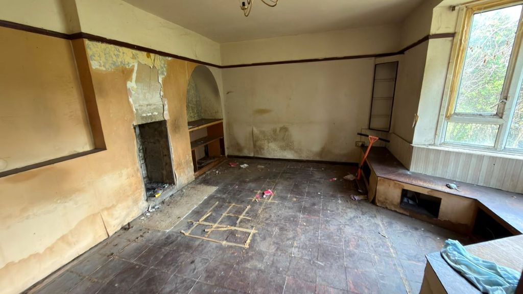 Property photo 3 of 25