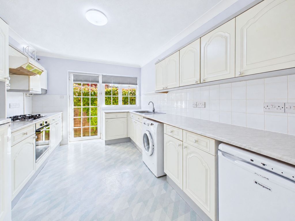 Property photo 2 of 20 Kitchen