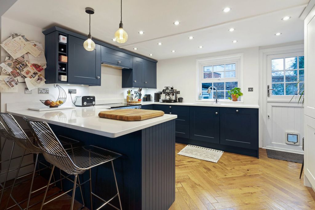 Property photo 2 of 21