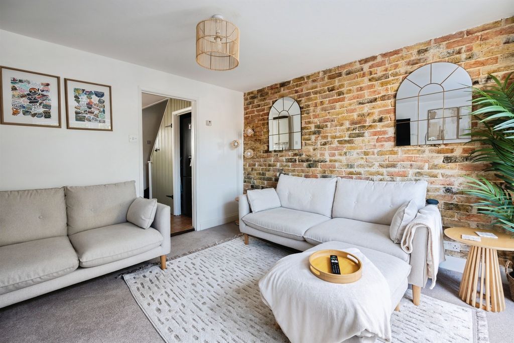 Property photo 3 of 17