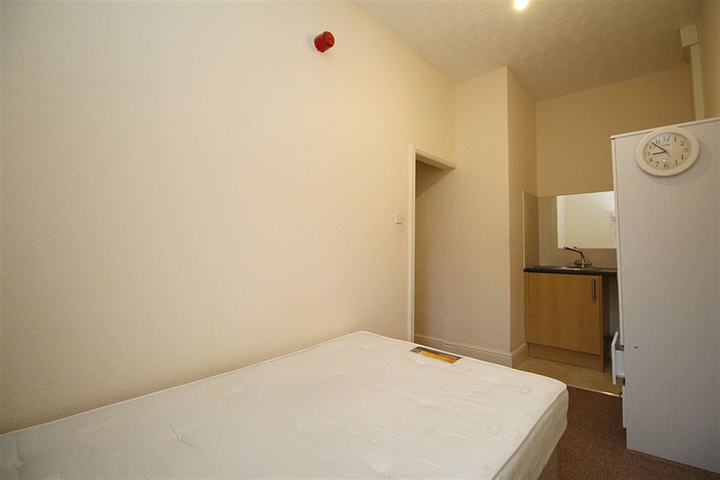 Property photo 2 of 16 Bedroom